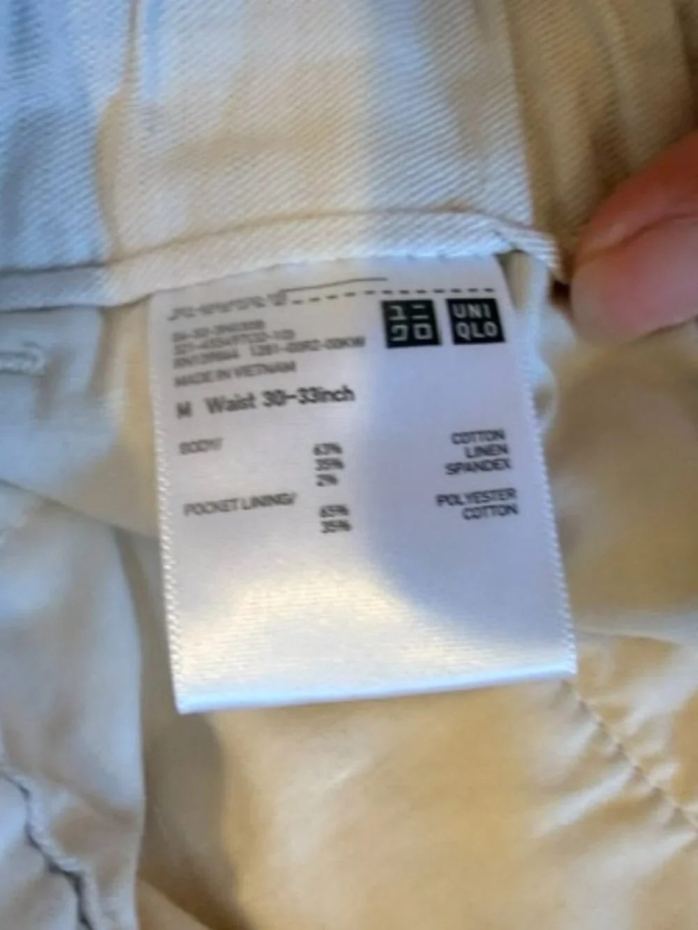 Great condition Men's Uniqlo Linen Blend Relaxed Pants, size Waist 30-33 inches